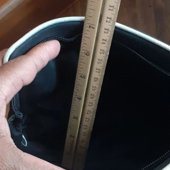 Chanel Black Parfums Cosmetics Pouch - Picture 4 of 6